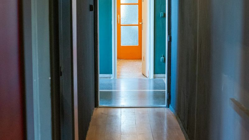 Entrada com portas de vidro